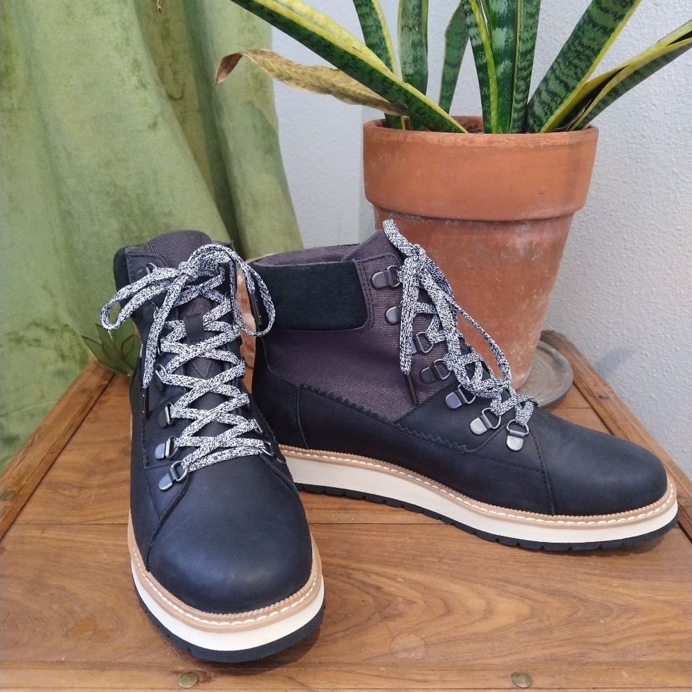 NWOT Toms sz 7.5 Mesa lace up boots